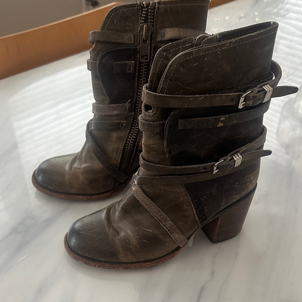 Freebird Stylish Women's Ankle Boots - Brown